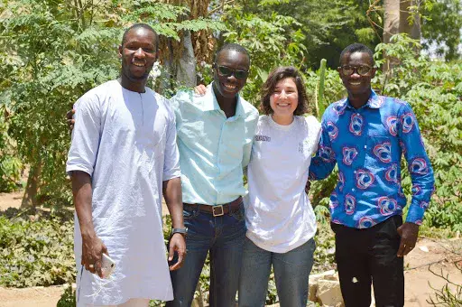 Rencontre avec Yeesal Agrihub, de gauche à droite : Noumounthi, Mathieu, Auriane (Seed Tour) et Adalbert (spécialiste des semences paysannes au Sénégal), Avril 2018.