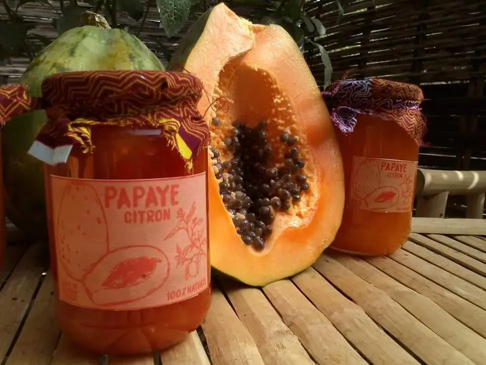 Confitures artisanales Adiana et papaye fraîche.